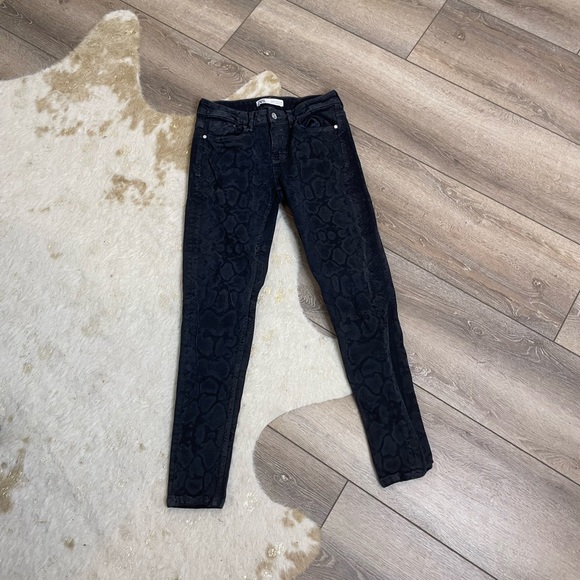 Zara mid rise black snake print skinny jeans - Picture 2 of 6